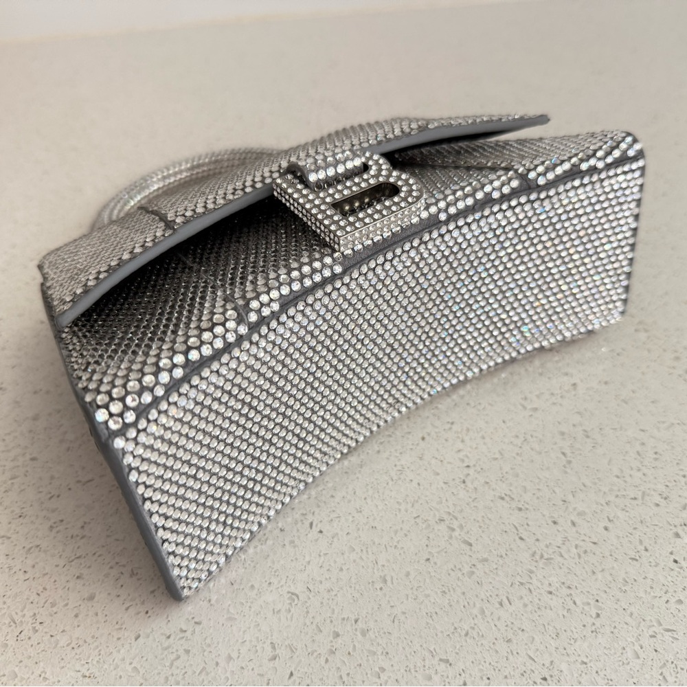 Elegant Silver Handbag - Picture 13 of 14
